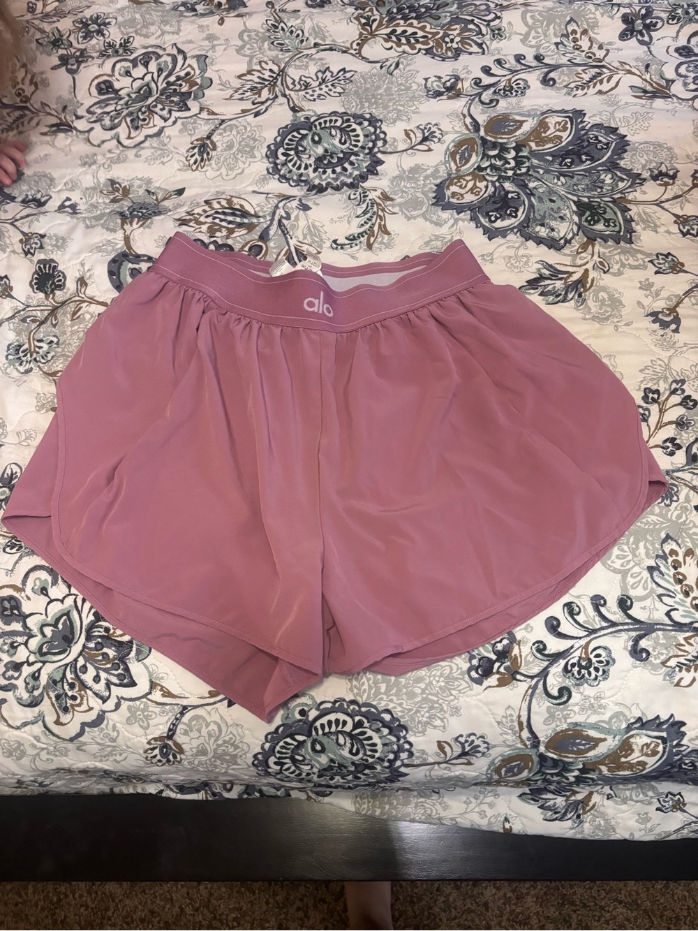 ALO Yoga Women's Dusty Rose Athletic Shorts